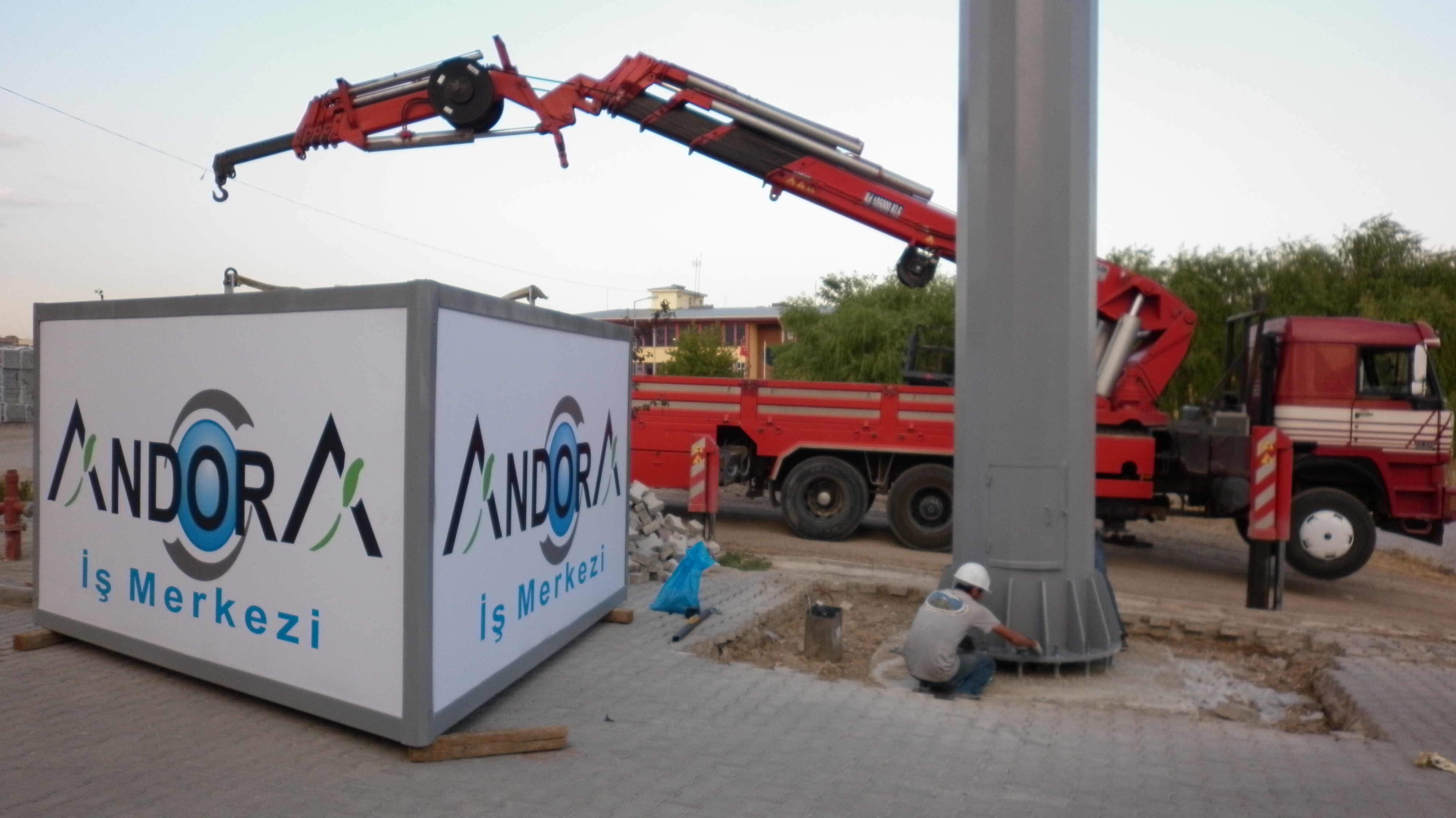 Arus Enerji reklam tabelası montaj çalışması